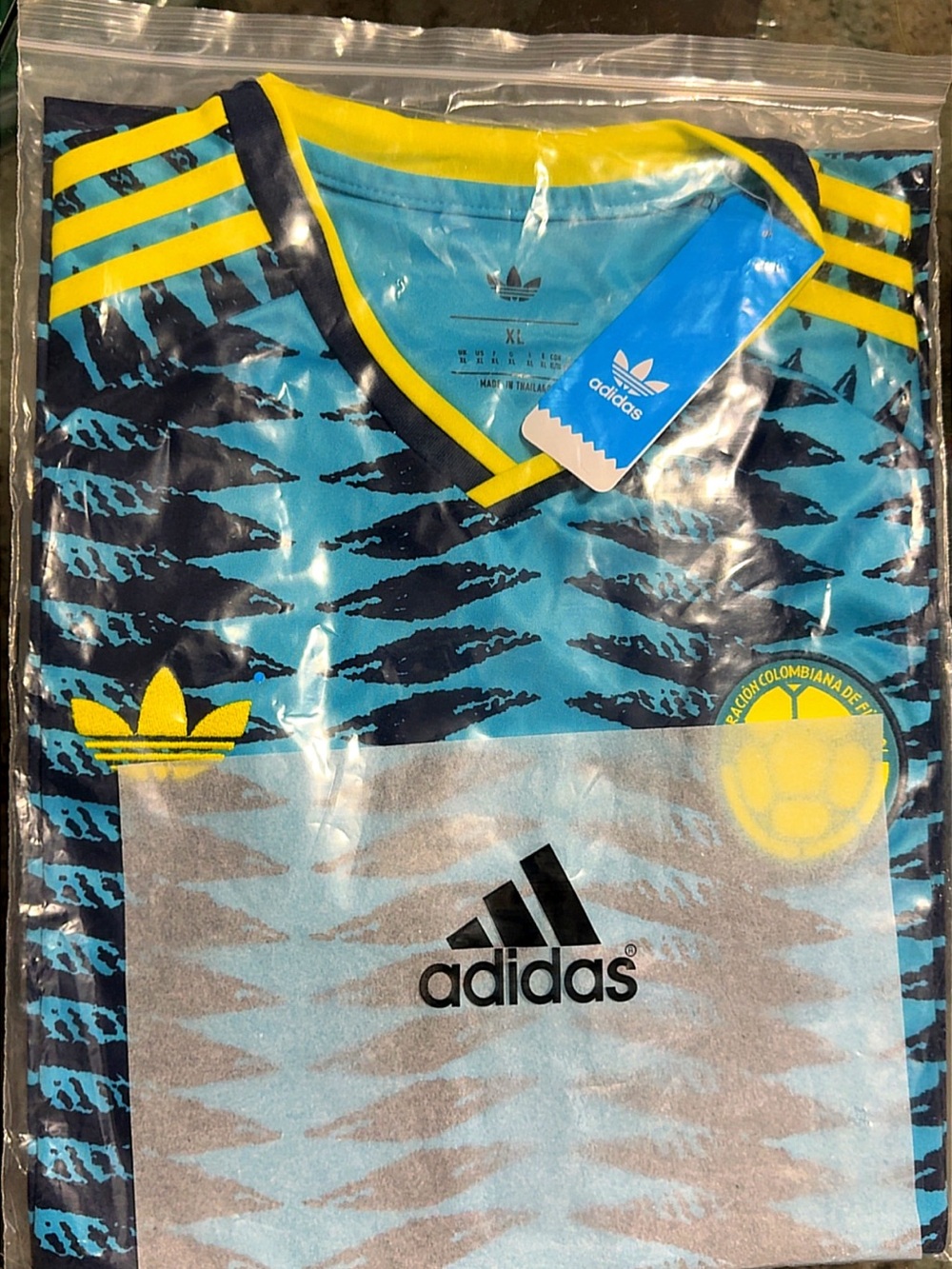 COLOMBIA SOCCER JERSEY BLUE 2026 - Picture 10 of 10